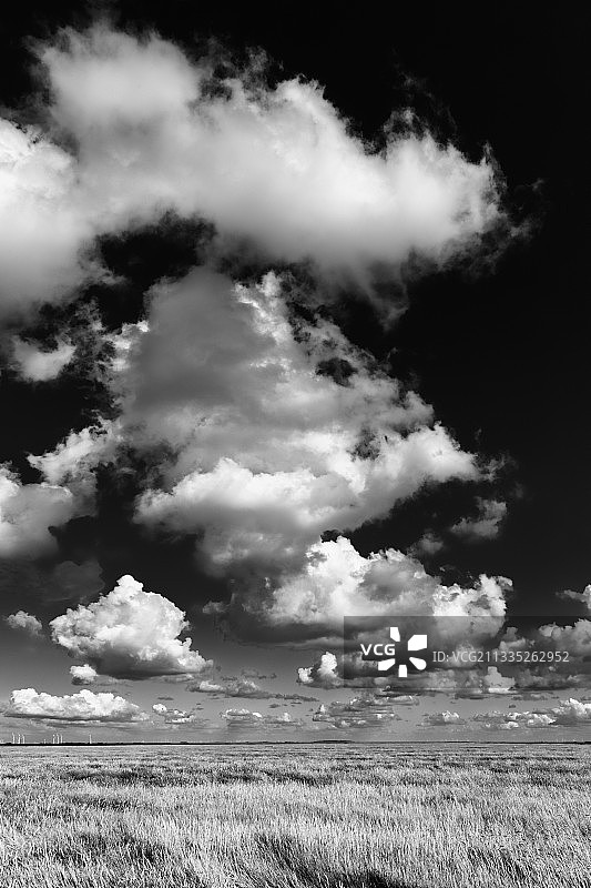 田野对天空的风景图片素材