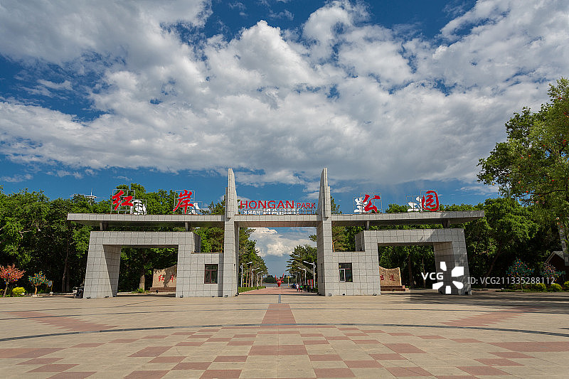 齐齐哈尔市，富拉尔基区，红岸公园，大门图片素材