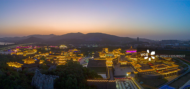 航拍襄阳唐城景区夜景风光图片素材