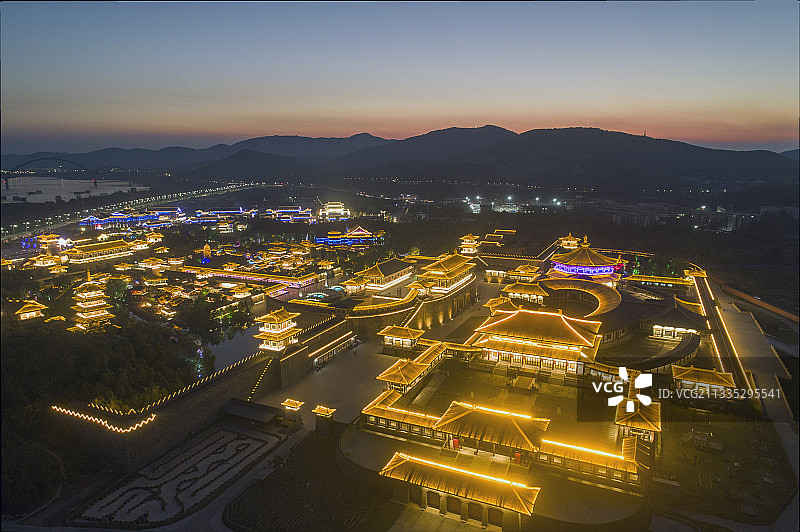 航拍襄阳唐城景区夜景风光图片素材