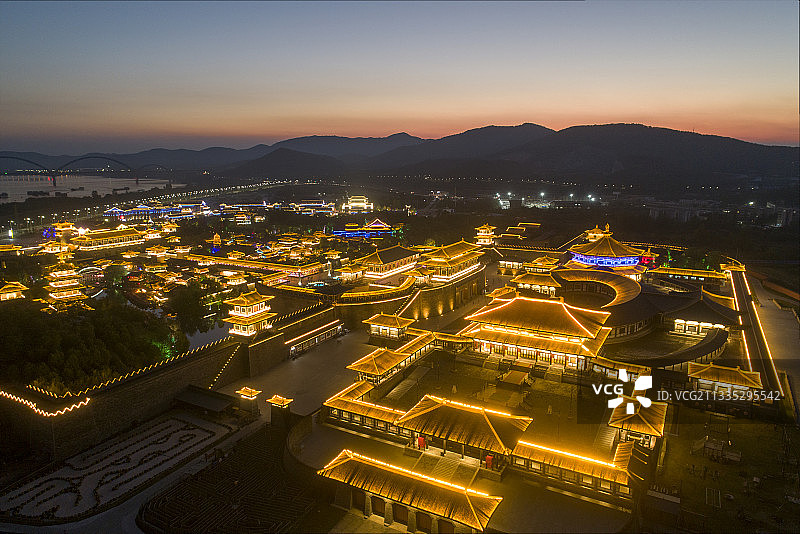 航拍襄阳唐城景区夜景风光图片素材