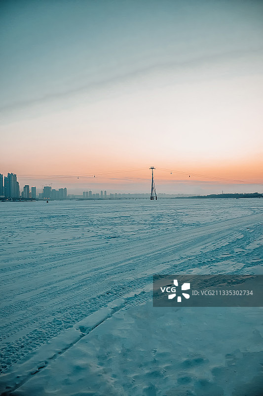 冬日落日松花江上图片素材
