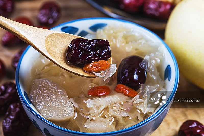 银耳红枣炖雪梨图片素材