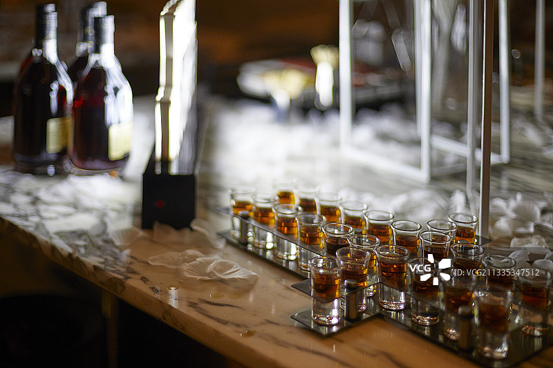KTV生日酒酒杯shot子弹排队Party琥珀图片素材