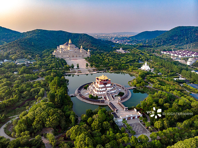 航拍江苏省无锡市灵山胜境景区梵宫胜景和五印坛城图片素材
