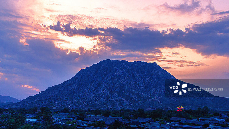暮色鸡鸣山        夜暮下的鸡鸣山图片素材