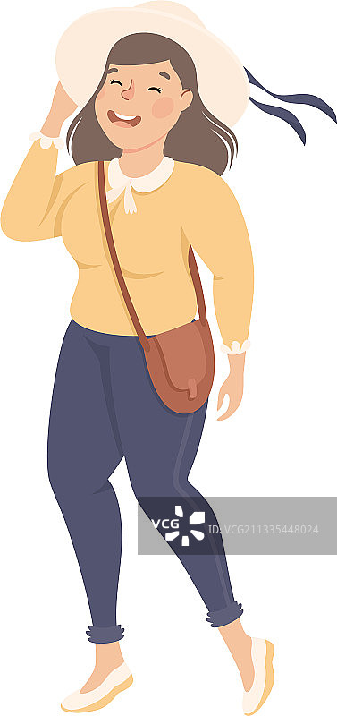 身材积极或大码微笑女性走路图片素材