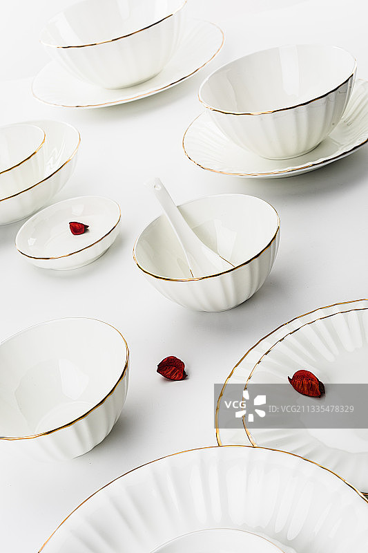 金边陶瓷餐具图片素材