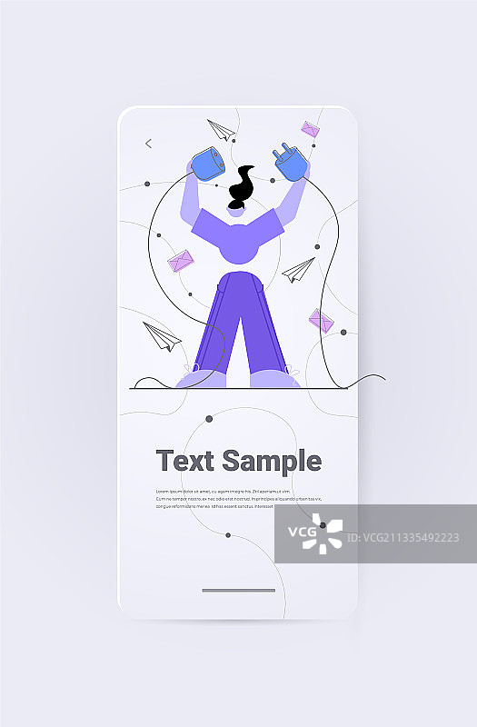 女商人连接电源插头图片素材