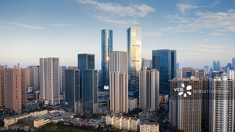 山东青岛市北区商务区摩天大楼图片素材