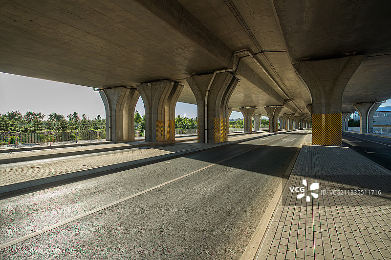 桥墩与公路图片素材