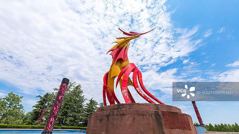 山东省临沂市凤凰广场标志雕塑图片素材