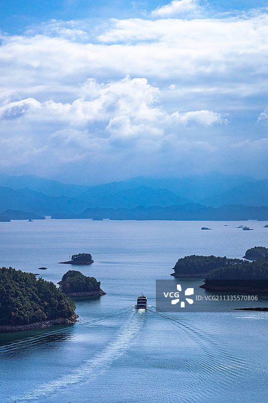 湖上航线图片素材