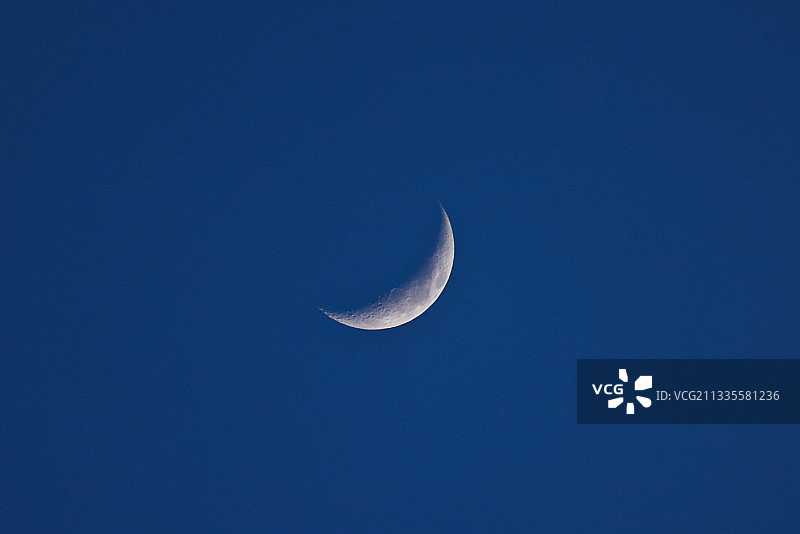 弯弯的月亮图片素材