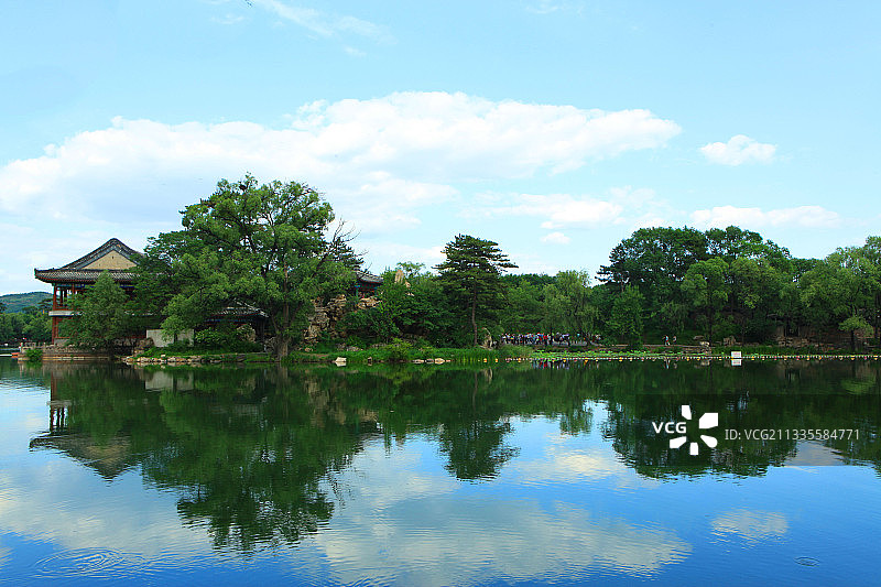中国河北承德避暑山庄、烟雨楼、承德市图片素材