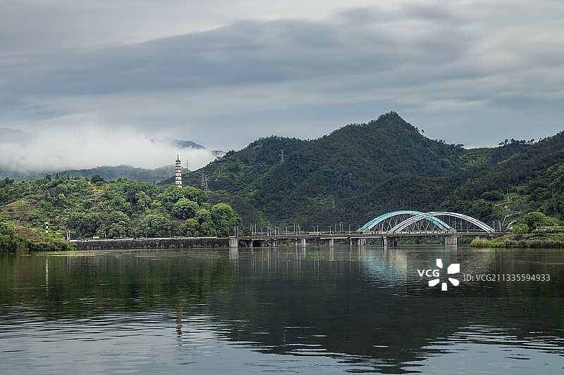 丽水莲都区夏河塔&塔下大桥图片素材