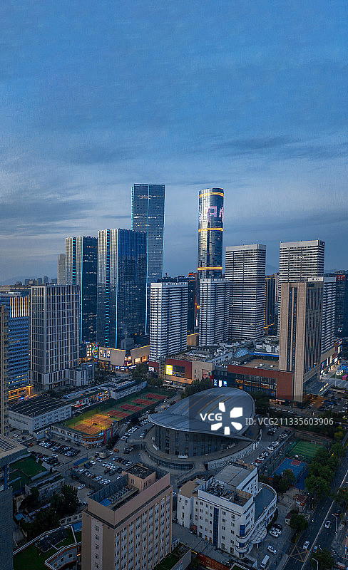 航拍青岛市北区中央商务区摩天大楼天际线图片素材