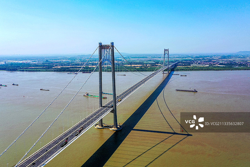 中国跨境最大双塔三跨悬索桥—南京长江四桥图片素材