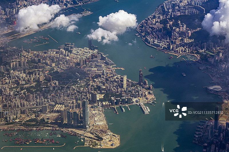 千米高空航拍香港维多利亚港两岸九龙港岛图片素材