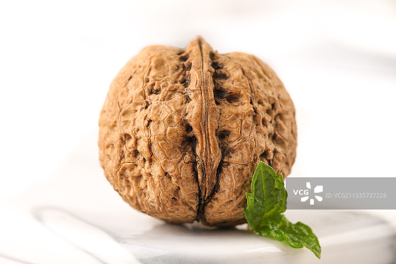 白底上放着核桃图片素材