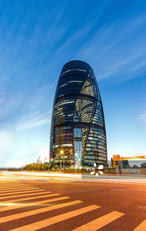 蓝天下北京丽泽SOHU建筑外观图片素材