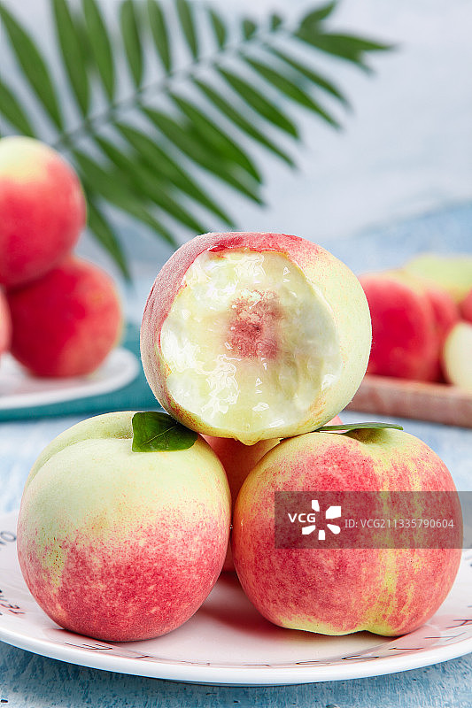 盘子里放着冬桃图片素材