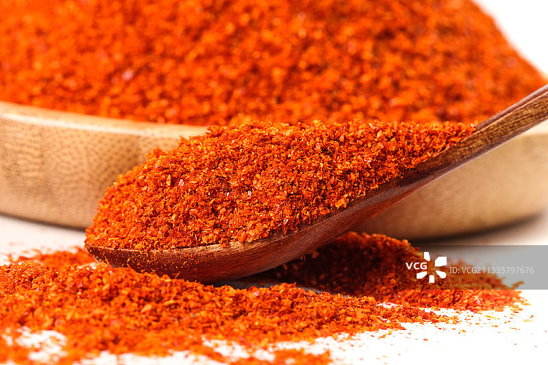 白底上放着红辣椒粉图片素材