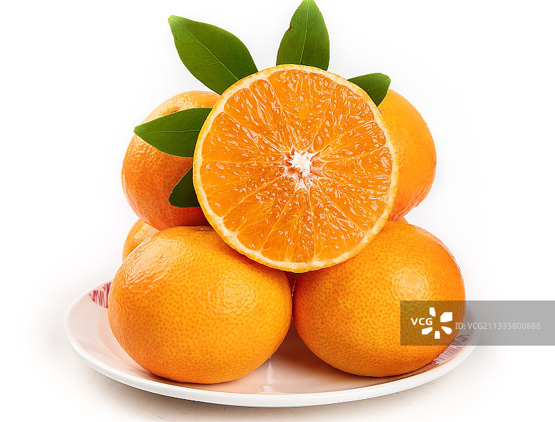 白底上放着一盘新鲜爱媛果冻橙图片素材