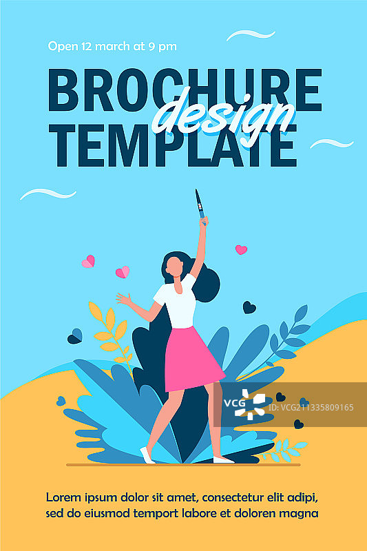 快乐的女人了解她的怀孕情况图片素材