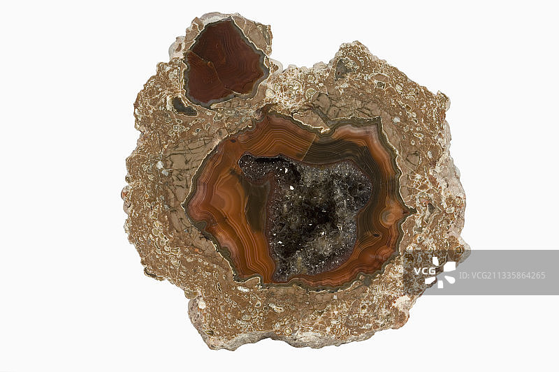 含石英和玛瑙的雷蛋晶洞图片素材