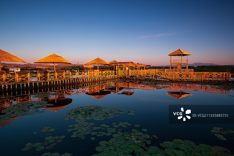 新疆博斯腾湖莲海世界的水上廊桥bridge图片素材