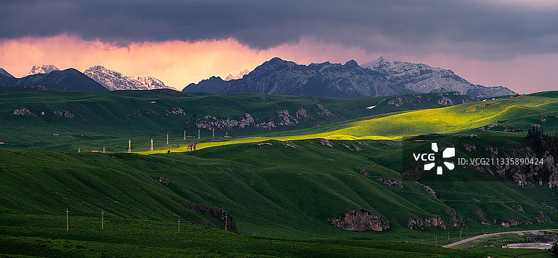 新疆伊犁百里画廊唐布拉草原图片素材