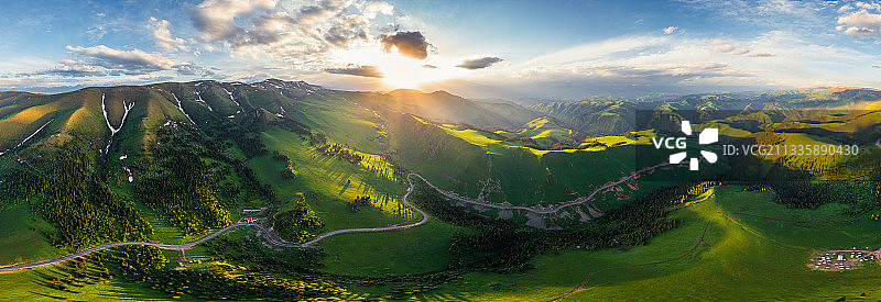 航拍夕阳下的独库公路图片素材