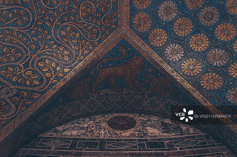 德国亚琛大教堂内部镶嵌画图片素材