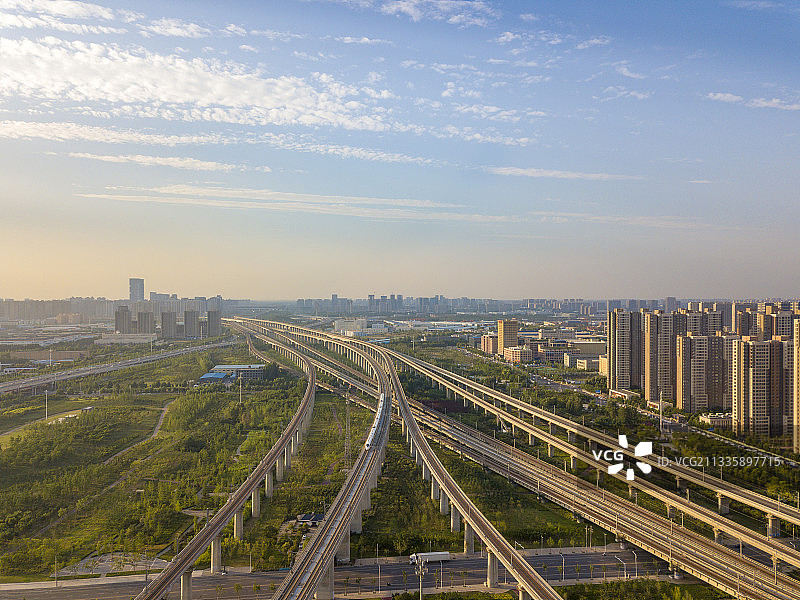 河南郑州：高铁线网航拍图片素材