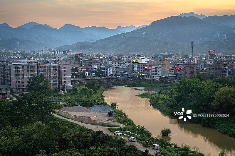 夕阳下的南昆山永汉河图片素材
