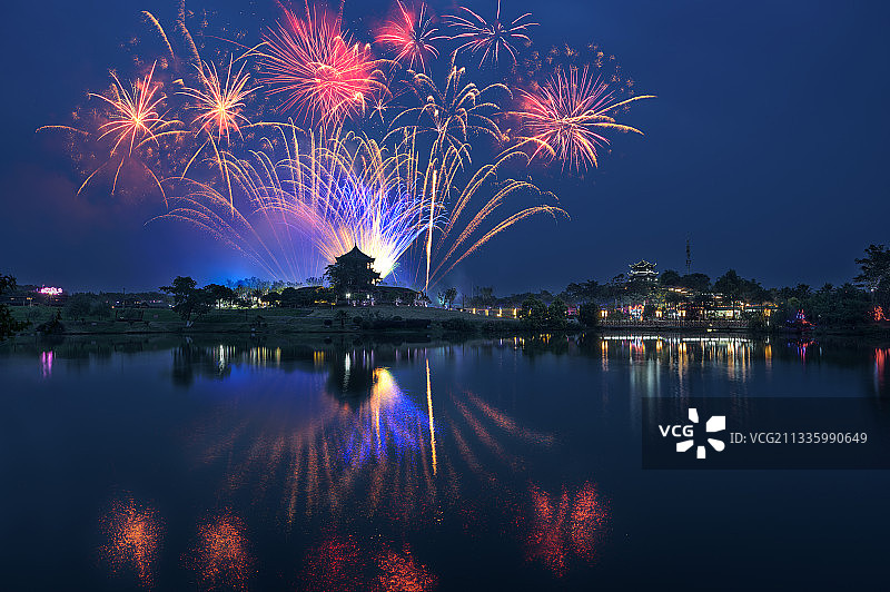 铜梁七彩梦园烟花秀图片素材