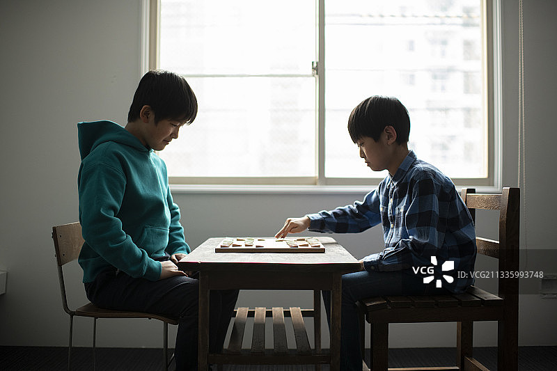 小学生下将棋（日本象棋）图片素材