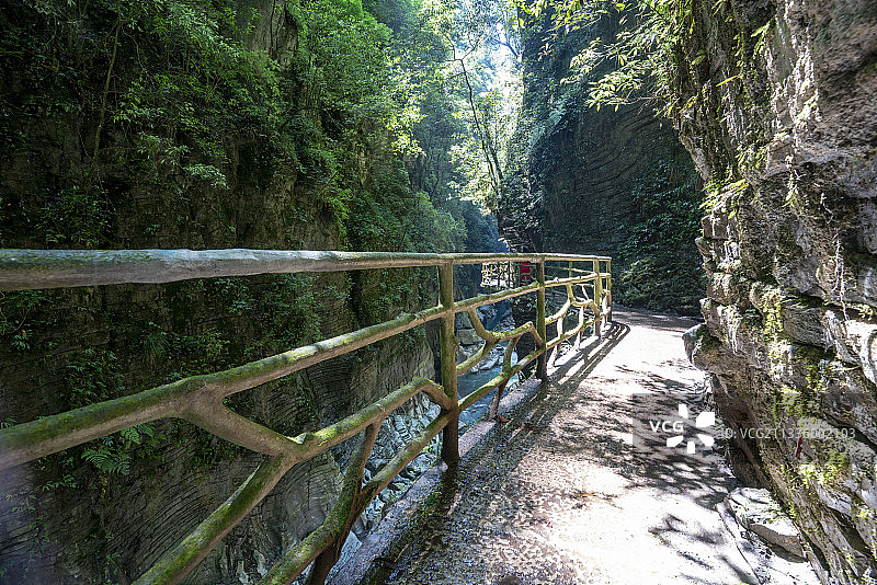 湖北建始地心谷：古桥古盐道，绝壁崖居溶洞峡谷美不胜收图片素材