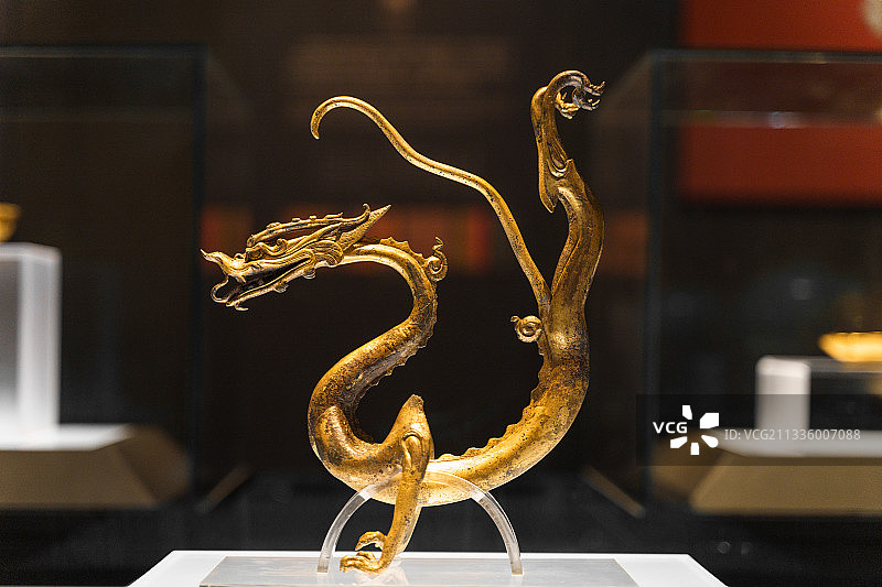陕西历史博物馆馆藏文物鎏金铁芯铜龙图片素材