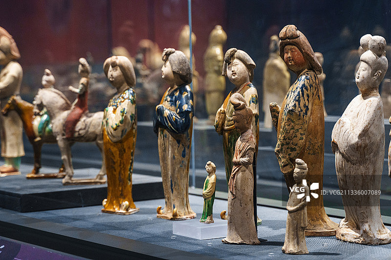 陕西历史博物馆馆藏文物三彩女立俑图片素材