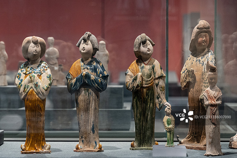 陕西历史博物馆馆藏文物三彩女立俑图片素材