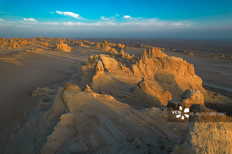 俄博梁雅丹地貌图片素材