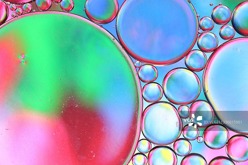 乌克兰水中油泡特写图片素材