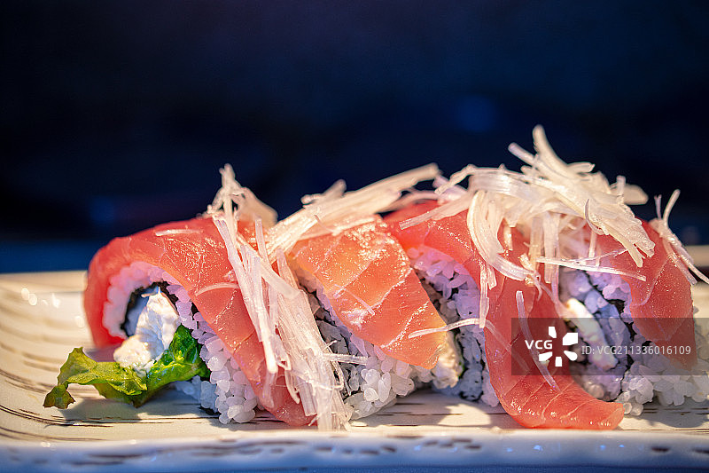 盘中寿司特写，日本惠庭市图片素材