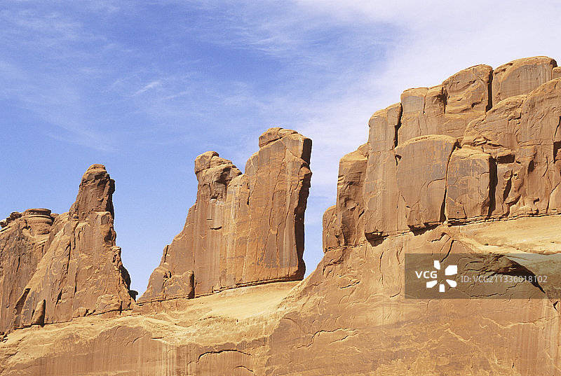高而薄的砂岩石图片素材