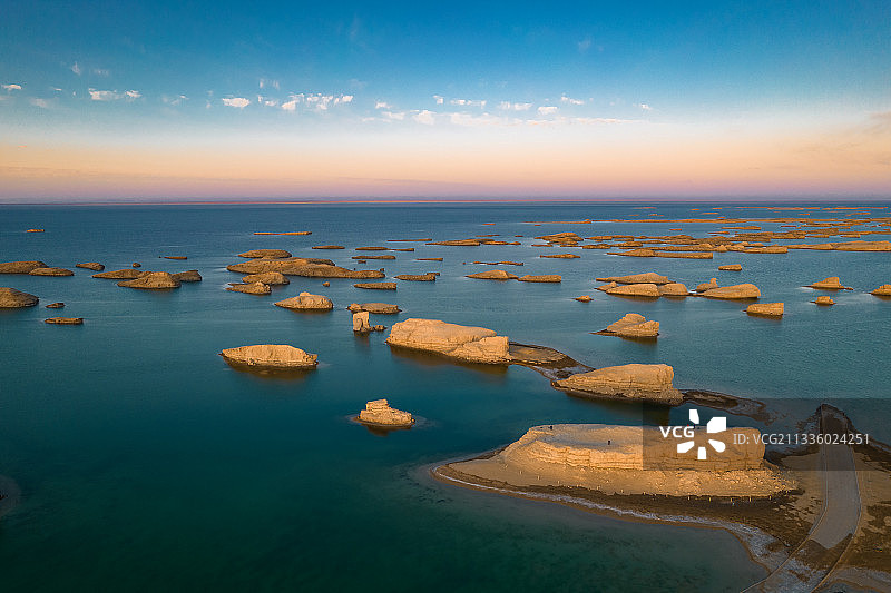 乌素特雅丹地质公园-水上雅丹图片素材