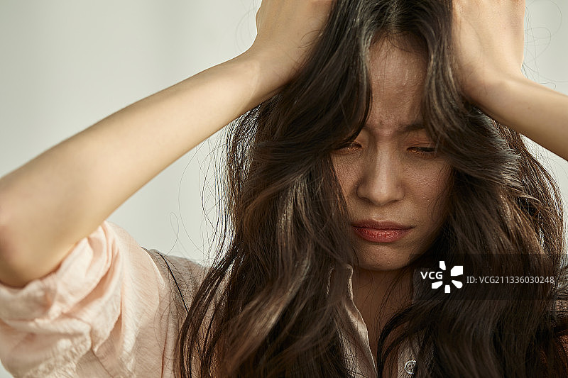 美容、脱发、头皮屑、烦恼、头皮、头发护理、头发、疲劳、压力图片素材