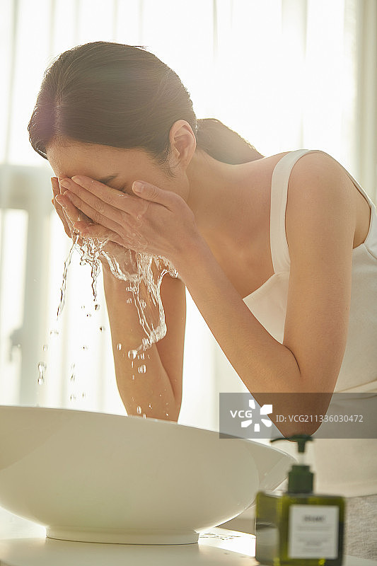 美容、护肤、抗衰老、洗面奶、清洁、面部清洁剂、卫生图片素材