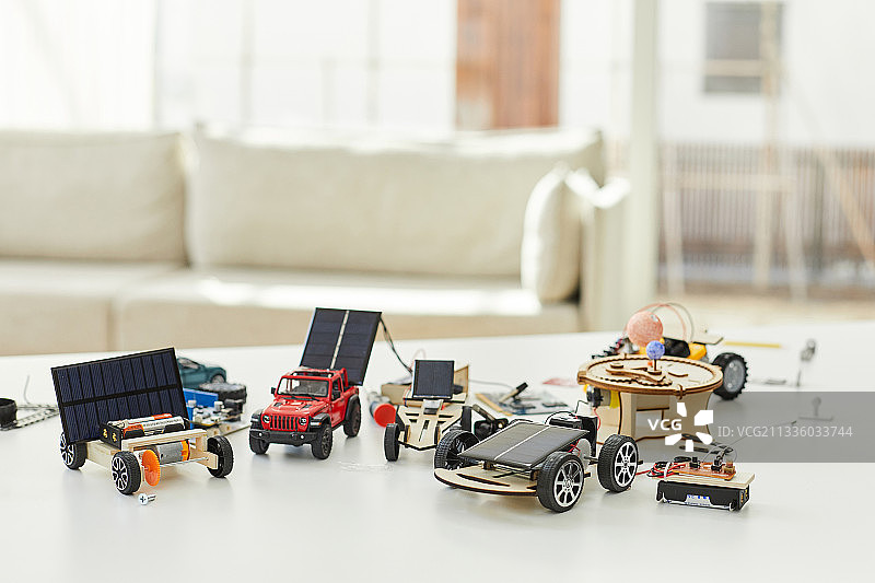 电动汽车、玩具、氢能源汽车、替代能源交通运输、ESG图片素材